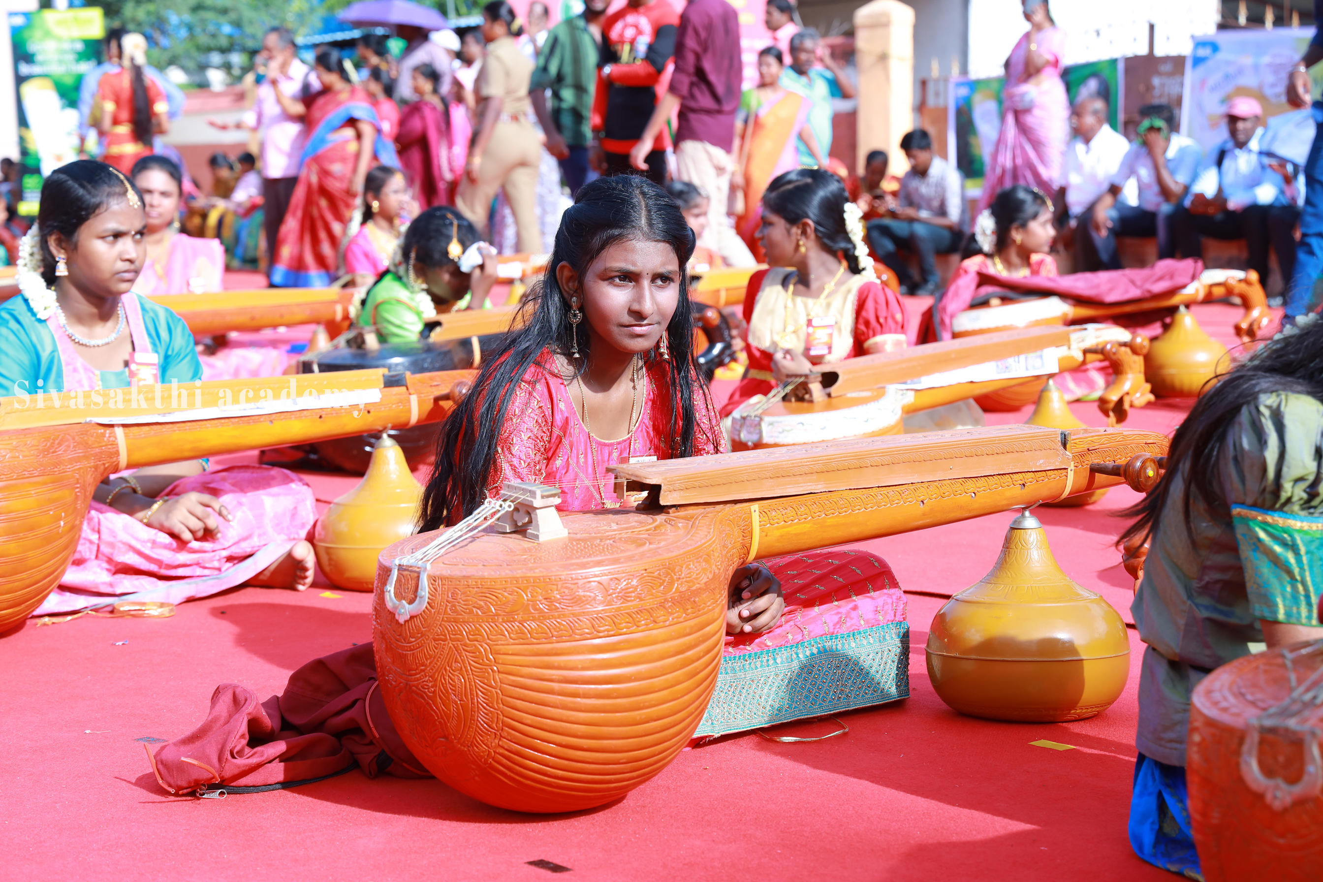 PERFORMED SIX VARIOUS ARTS, WHICH INCLUDE BHARATHANATYAM, CARNATIC VOCAL, VEENA, VIOLIN, FLUTE, AND MRIDANGAM, BY 1000 ARTISTS.