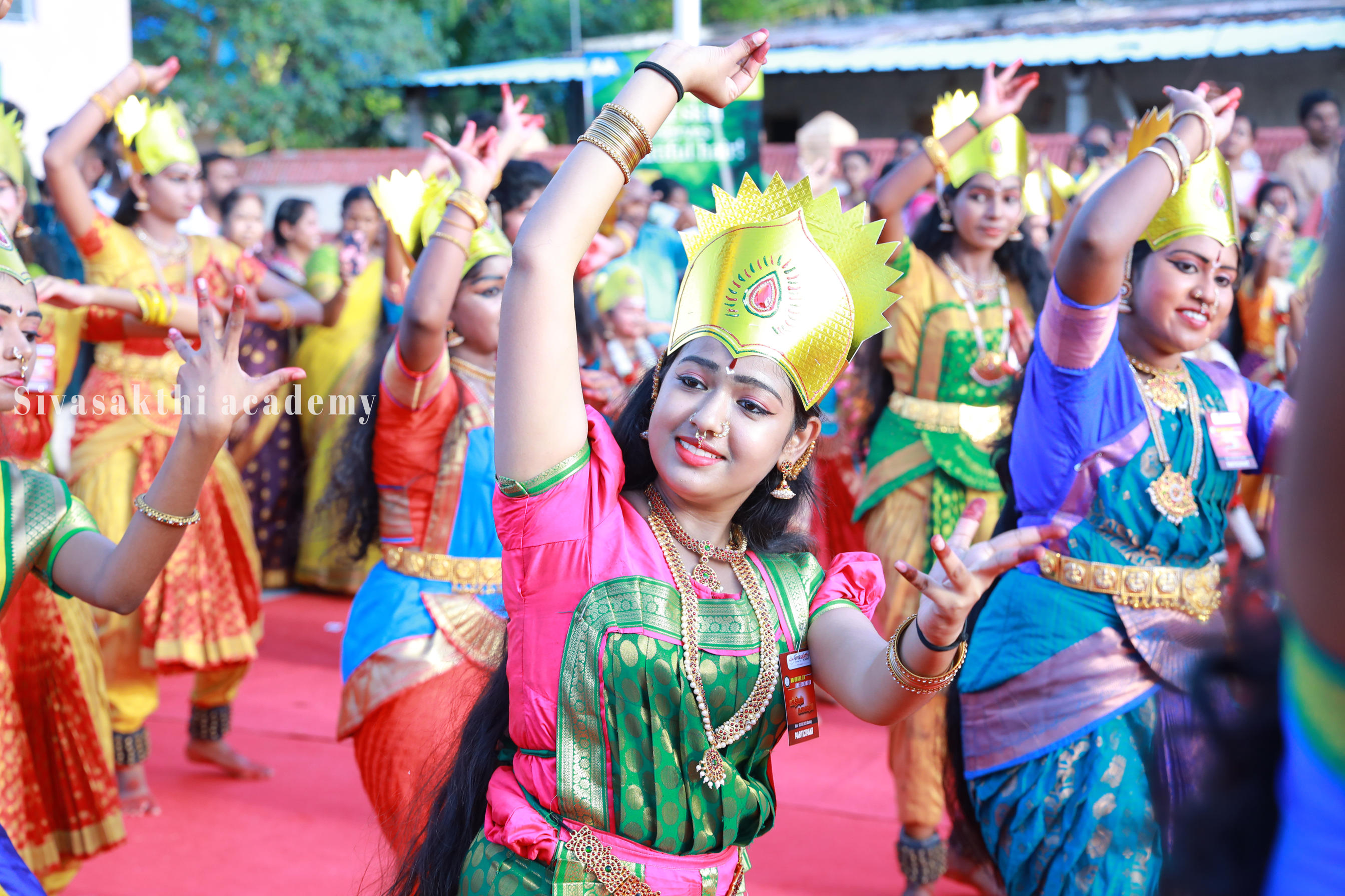 PERFORMED SIX VARIOUS ARTS, WHICH INCLUDE BHARATHANATYAM, CARNATIC VOCAL, VEENA, VIOLIN, FLUTE, AND MRIDANGAM, BY 1000 ARTISTS.