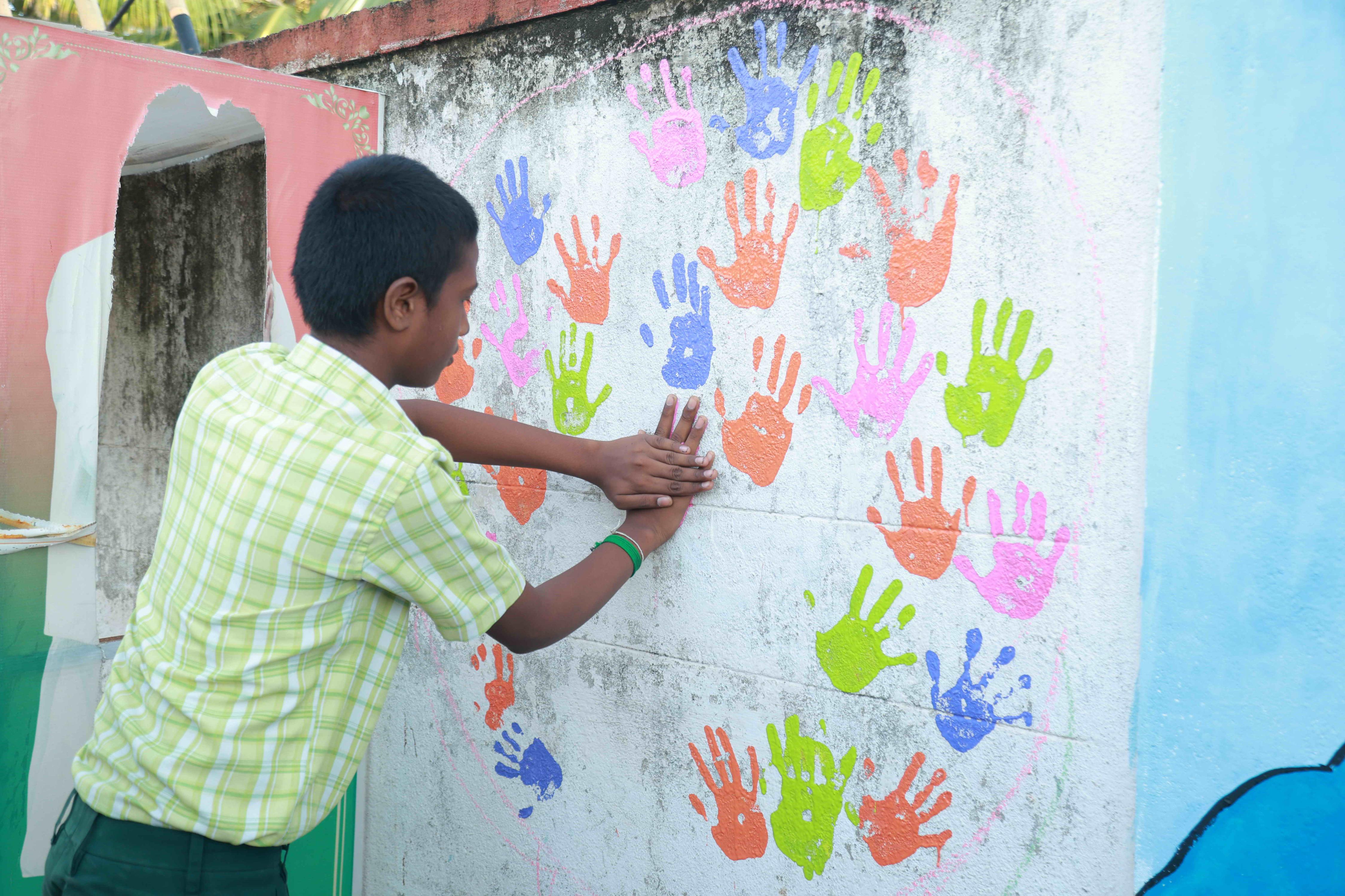 DRAW PICTURES ON A 72-INCH-HIGH AND 360-INCH-WIDE COMPOUND WALL WITHIN 2 HOURS AND 30 MINUTES BY 106 DEAF AND HARD-OF-HEARING CHILDREN.