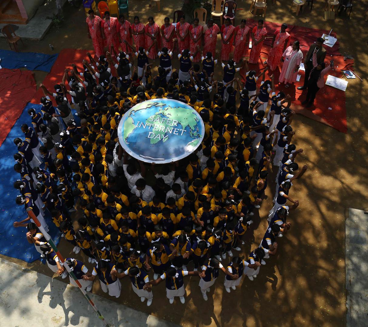 WORLD RECORD TO HOLD THE 6FT DIA SHAPED GLOBE AND RECITE THE SLOGANS FOR SAFER INTERNET DAY BY 300 STUDENTS